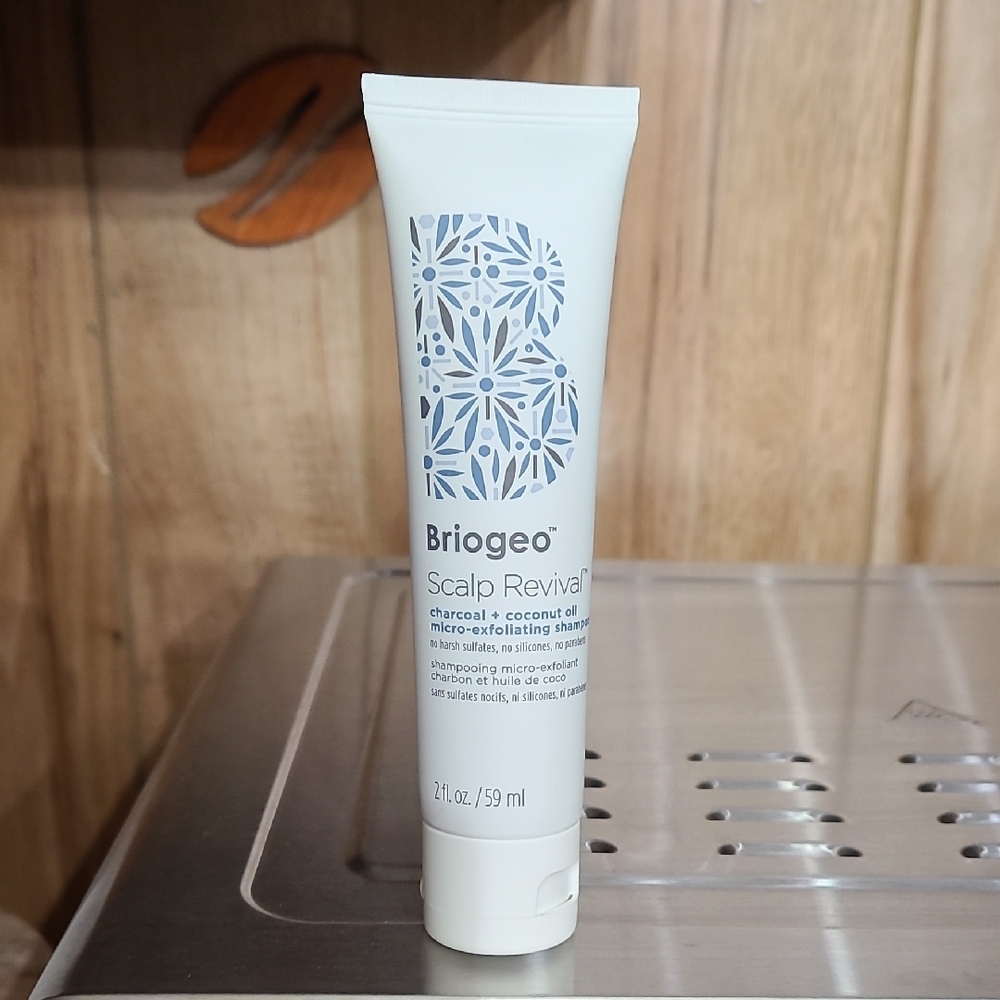 Briogeo Scalp Revival Micro-Exfoliating Shampoo — White & Blue Accents